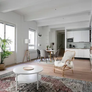 2ndhomes Loft With & Balcony By The White Church アパート